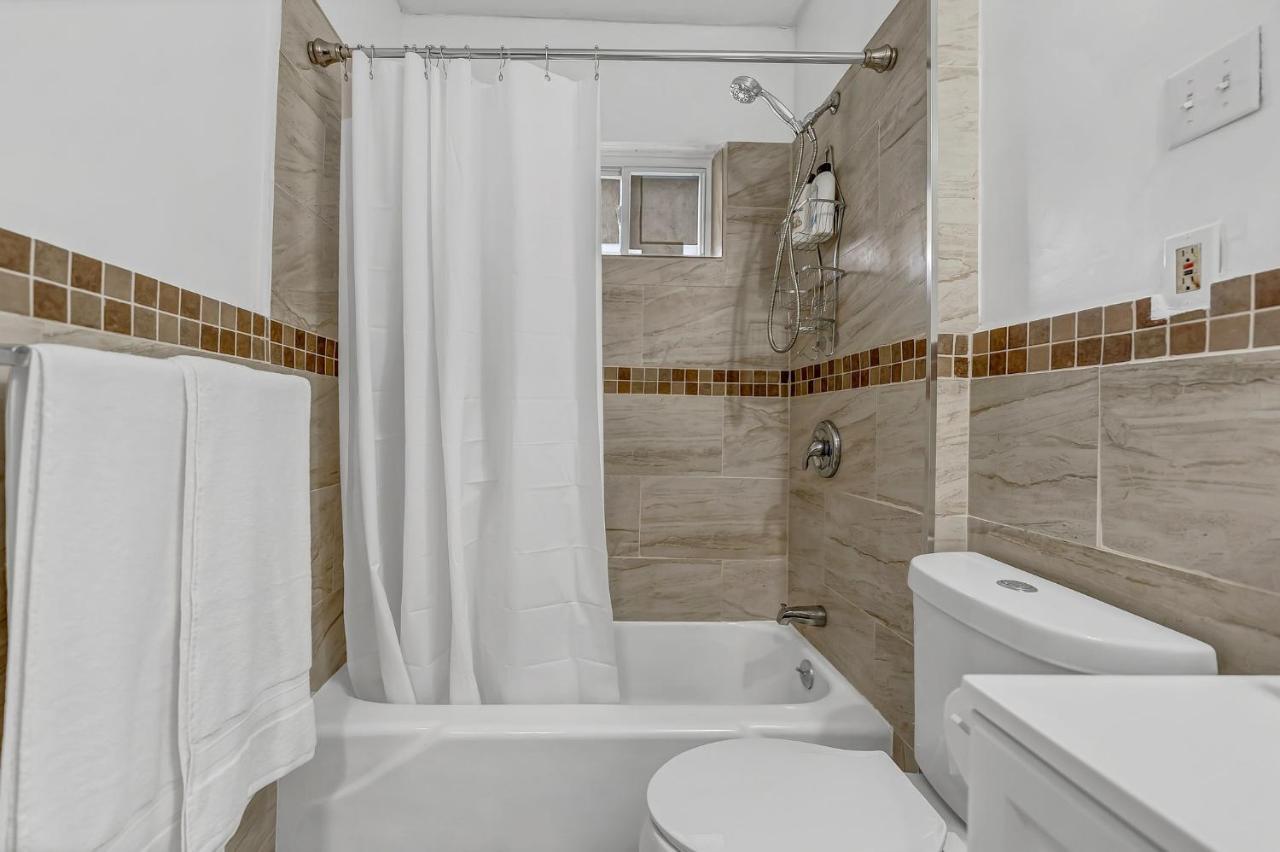 Renovated Main Floor Large 3 Bed House Villa Buffalo Ngoại thất bức ảnh